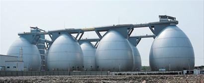 形如8个巨型鸡蛋的污泥处理消化池。白龙港污泥处理工程建成调试,年底投运 形如8个巨型鸡蛋的污泥处理消化池。白龙港污泥处理工程建成调试,年底投运