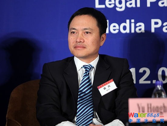 “2011中国国际商会年会”于2011年12月1日在北京召开。上图为中国节能环保集团副总经理余红辉。(图片来源:新浪财经 梁斌 摄)