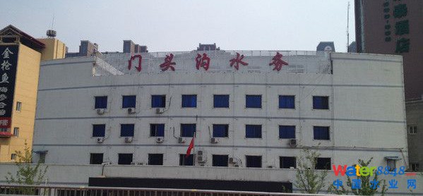 据21世纪网报道，碧水源子公司北京碧水源环境科技有限公司的注册地在门头沟区水务局人力资源办公室，同时，门头沟水务局在碧水源上市前三年都是其前五大客户。据悉，碧水源能够成功上市，与其在上市前几乎垄断了北京市政污水处理市场息息相关。