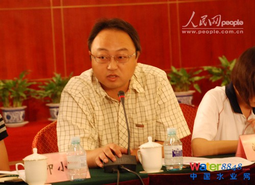 2010年8月28日,北京“十二五”规划公众建言会第四场在京举办,主题为“如何营造舒适环境,让绿色引领生活?”。图为北京市环境保护科学研究院总工程师潘涛 人民网记者 常红摄
