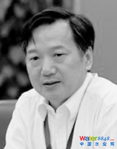 周宏春
            