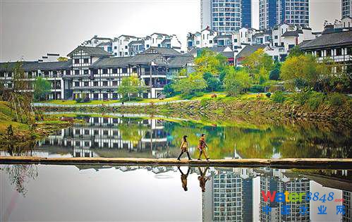 长寿区桃花河城区河段水质洁净,景色宜人。