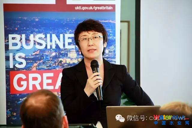 由于工作关系,长安街知事(微信ID:Capitalnews)与黄艳多有接触,她着装十分简朴,几乎从不戴配饰。平日里,她经常在单位加班,委里的工作人员常常能够在食堂看见她的身影,她与大家一样端盘子排队打菜,吃的也很简单,多是醋溜土豆丝这样的素食。
