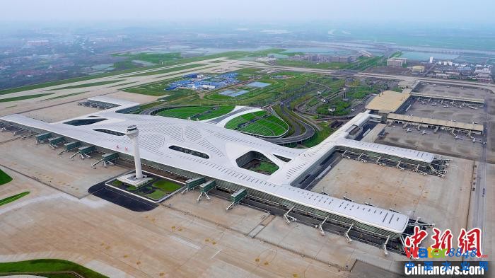 图为,中建三局承建武汉机场项目 钟三轩 摄 图为,中建三局承建武汉机场项目 钟三轩 摄