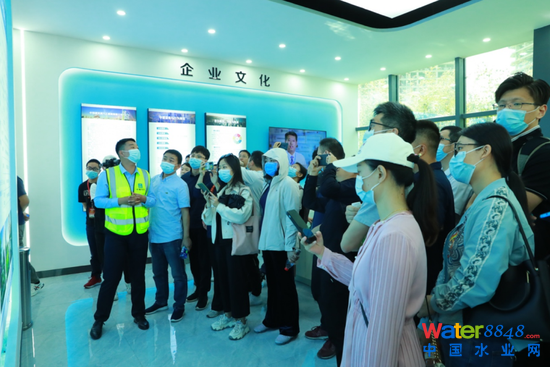 参观杨家河水环境综合治理项目及项目智慧水务展厅