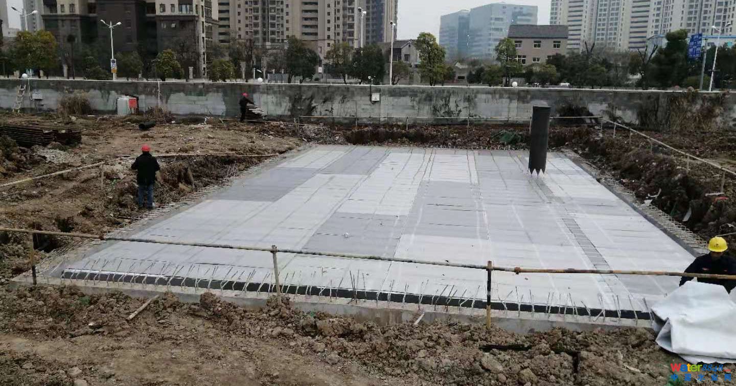 覆盖防护板保护层