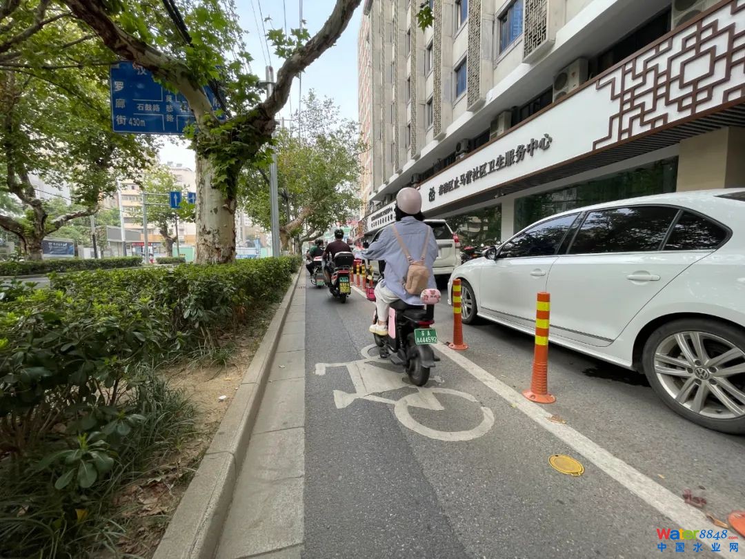 莫愁路市妇幼保健院门前小微堵点改造后。南京日报/紫金山新闻记者 何钢 摄