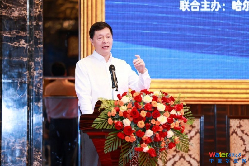 陈宜明会长发表论坛讲话
